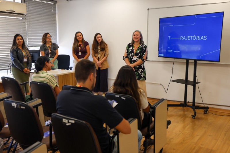 Encontro com servidores estaduais esclarece dúvidas sobre edital de mestrado no exterior